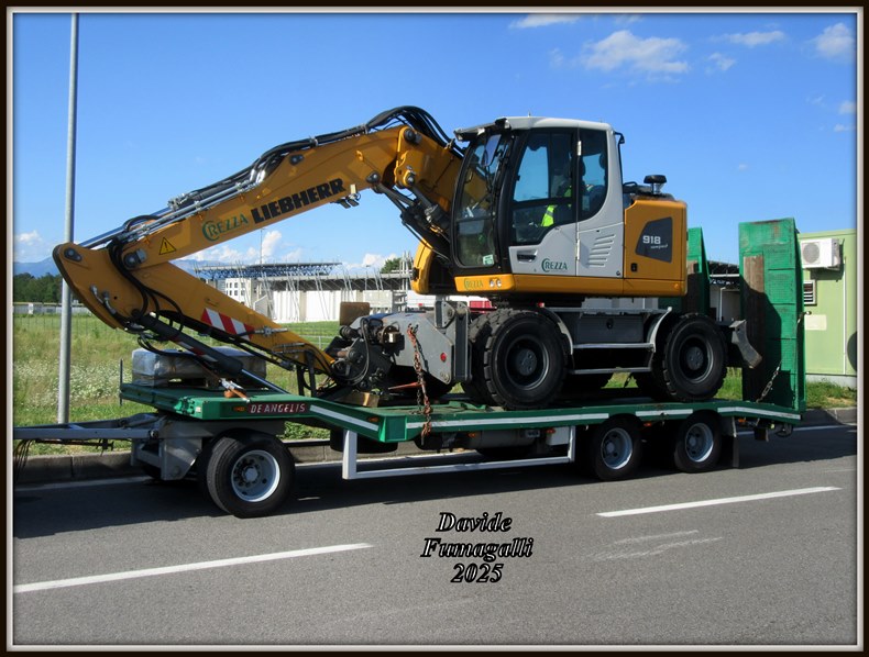 Liebherr A918 Compact Crezza 001.jpg