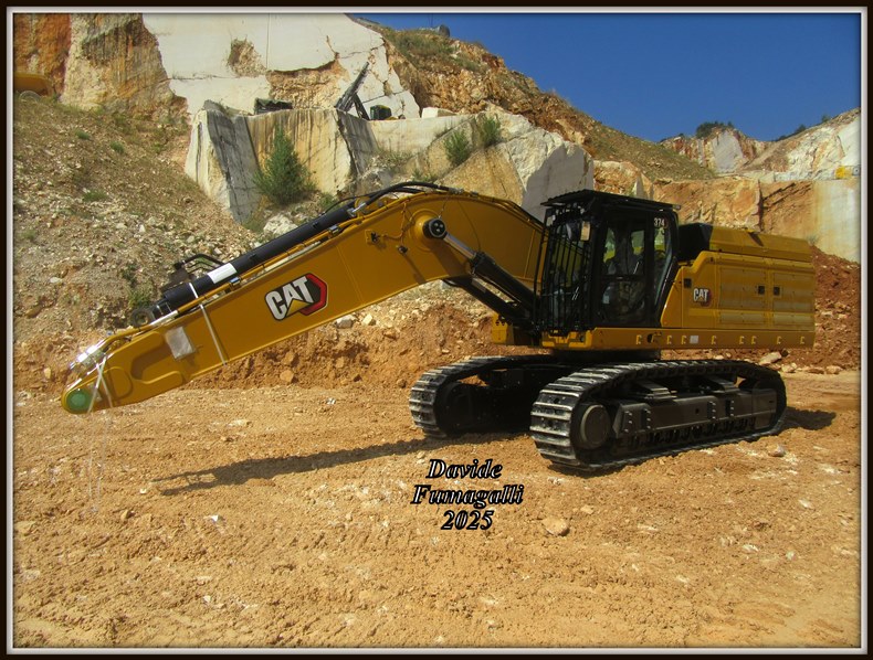 Cat 374NG (1).jpg