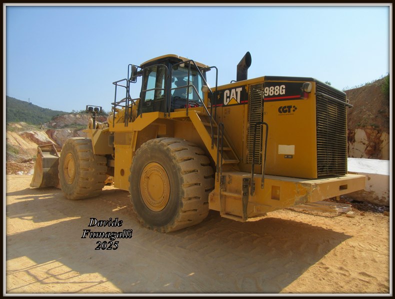 Cat 988G (2).jpg