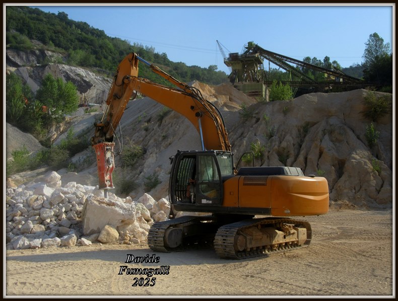 hitachi 280TP (2).jpg