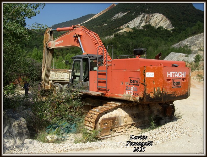 Hitachi 670 (1).jpg