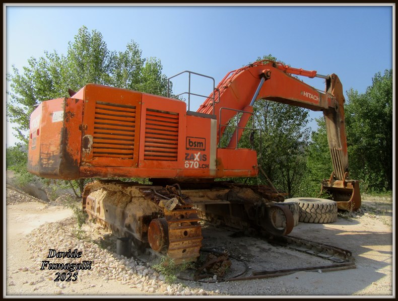Hitachi 670 (2).jpg