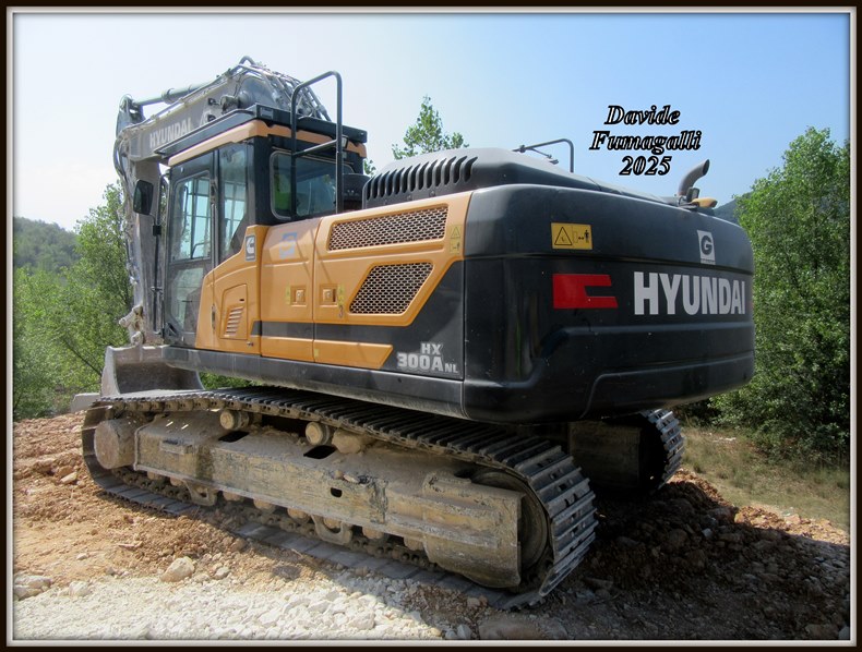 Hyundai HX300A (2).jpg