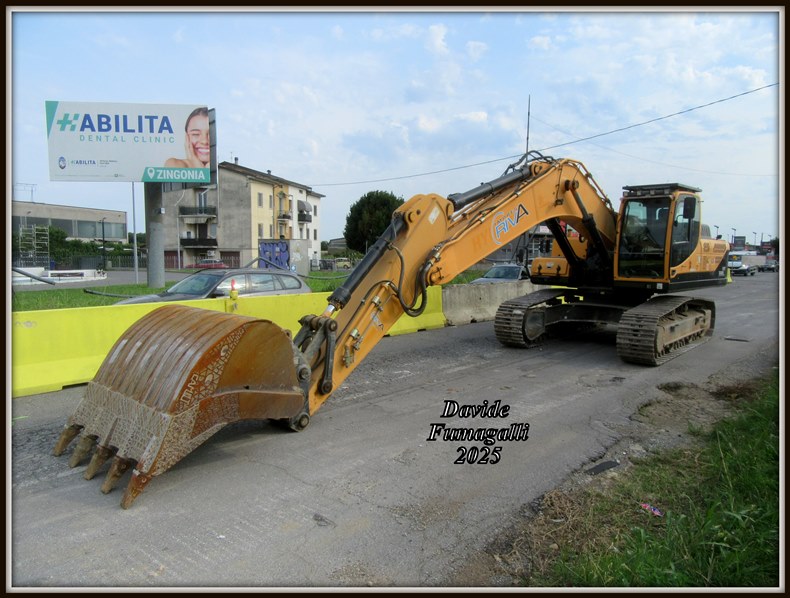 Hyundai HX330 Riva 001.jpg