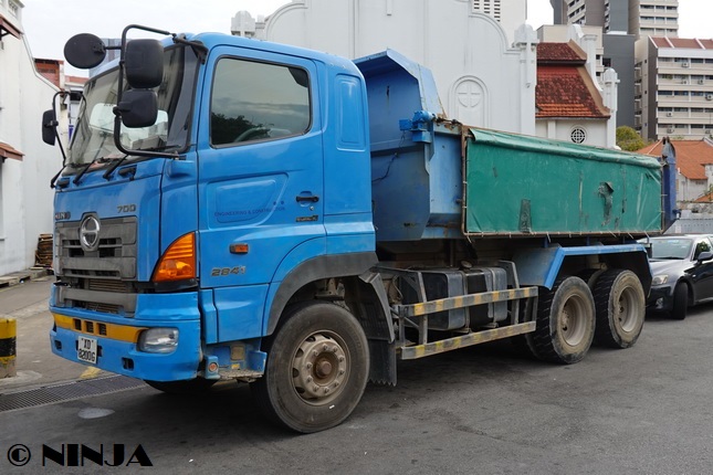 Hino_700_FS_2841_6x4_S1_SGP_01.jpg