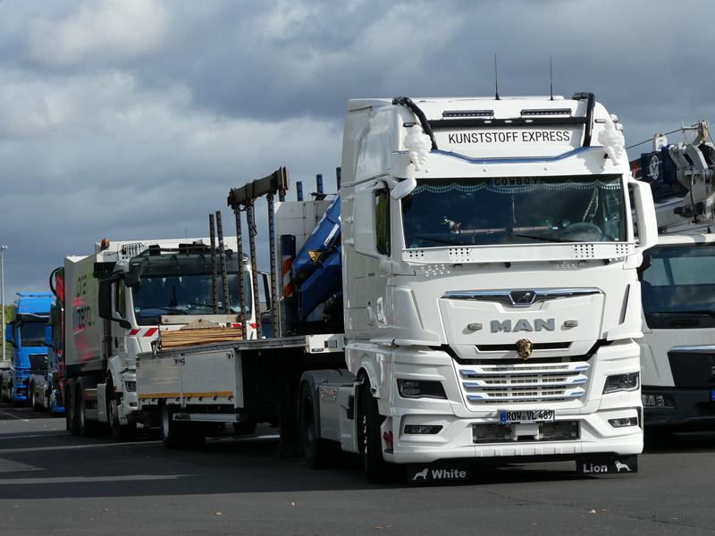 New MAN TGX 18.480 Kuststoff Express 1 (Copy).jpg