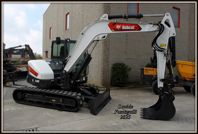 Bobcat E88 (2).jpg