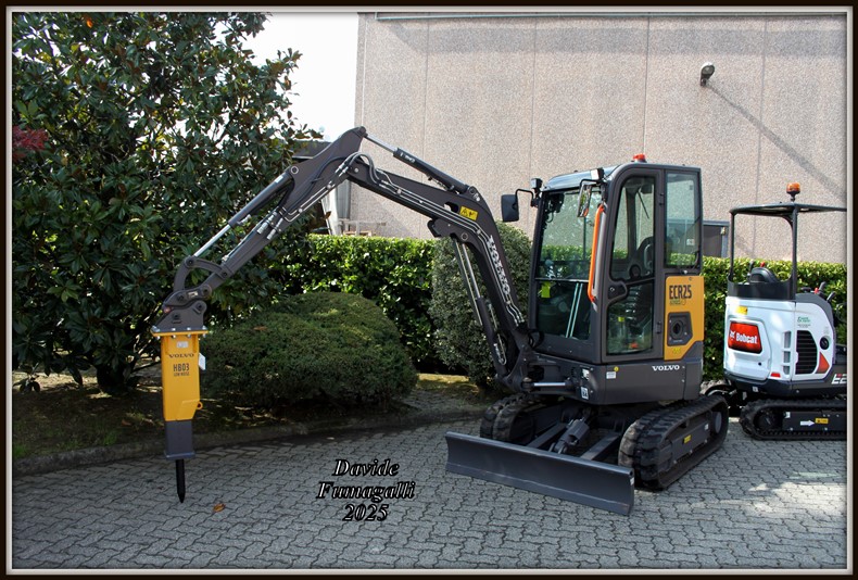 Volvo EC25 elettrico (1).jpg