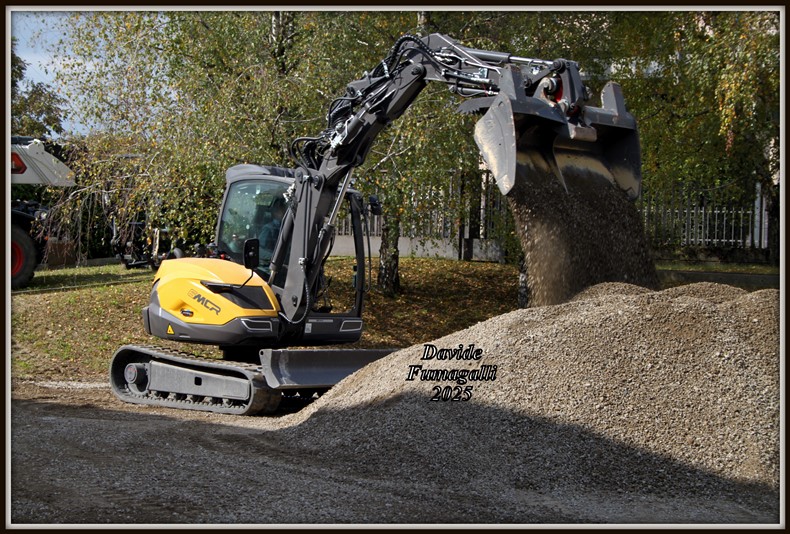 Mecalac 6MCR (2).jpg