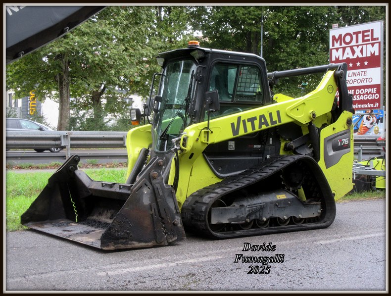Bobcat T76 Vitali 002.jpg