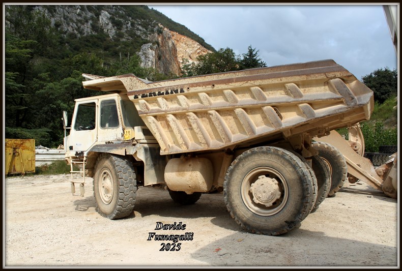 Perlini DP355 Ventura 002.jpg