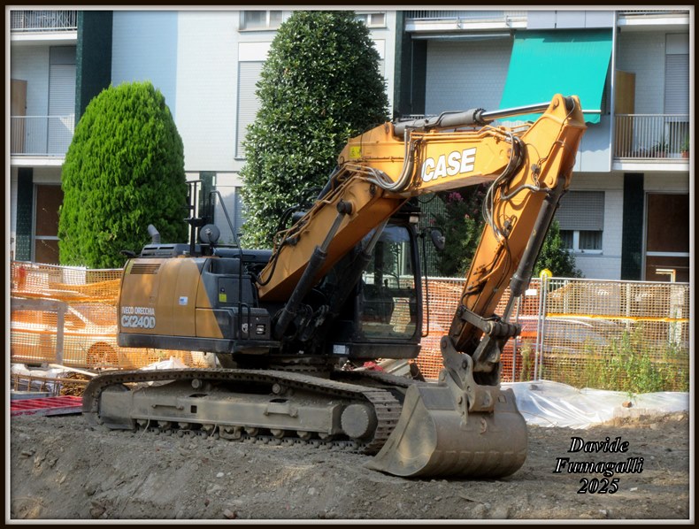 Case CX240D DemCos 003.jpg