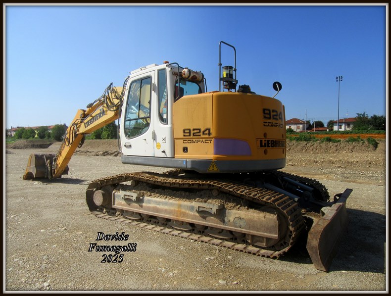 Liebherr 924 Ronzoni (4).jpg