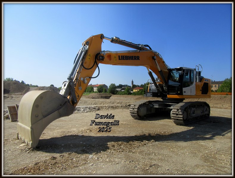 Liebherr 945 Ronzoni (2).jpg