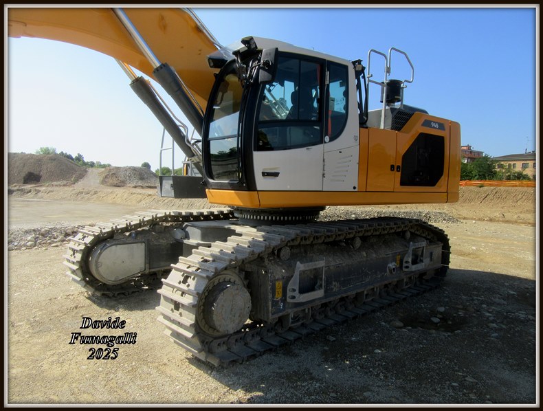Liebherr 945 Ronzoni (3).jpg