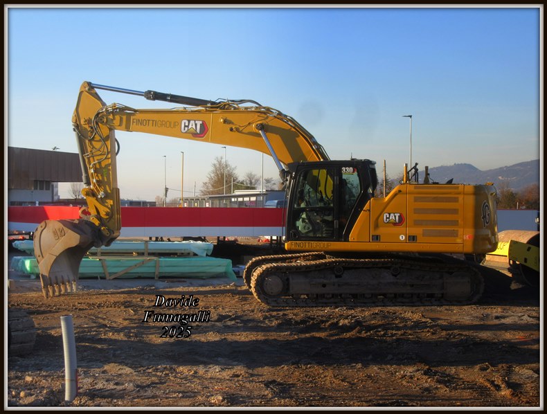 Caterpillar 330NG Finotti Group 002.jpg