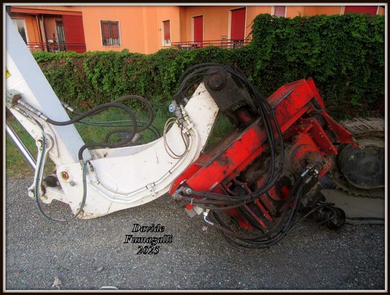 Caterpillar 323NG Bonotto 003.jpg