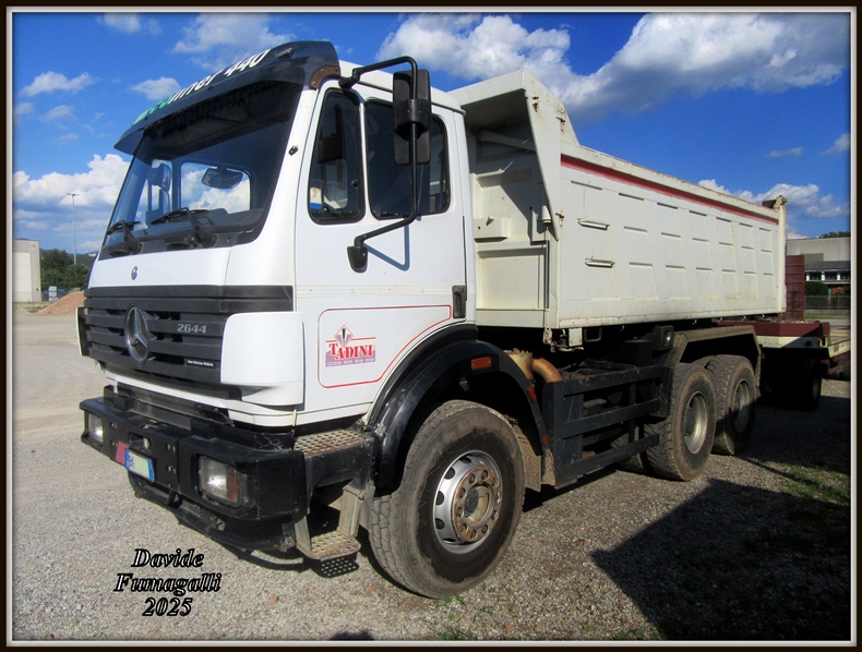 Mercedes-Benz SK 2644 Tadini 005.jpg