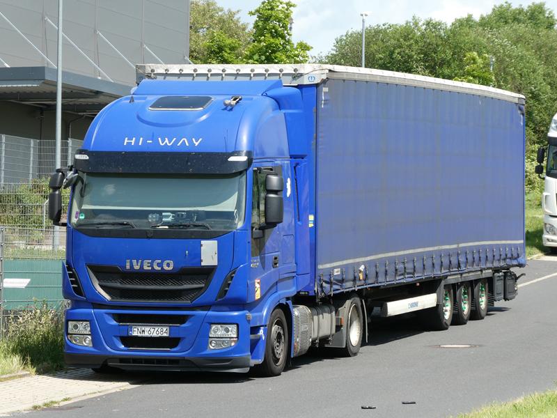 Iveco Stralis Hi-Way 480 SZM Polen Blau 22 (Copy).jpg
