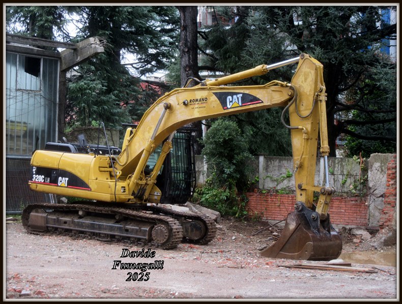 Caterpillar 320C LN Romano 002.jpg