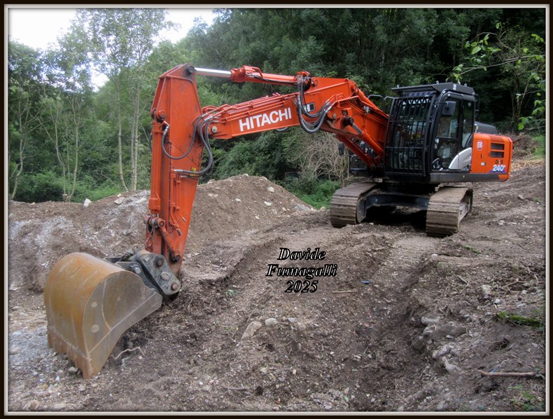 Hitachi Zaxis 240N-6 Binda 001.jpg