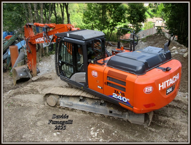 Hitachi Zaxis 240N-6 Binda 002.jpg