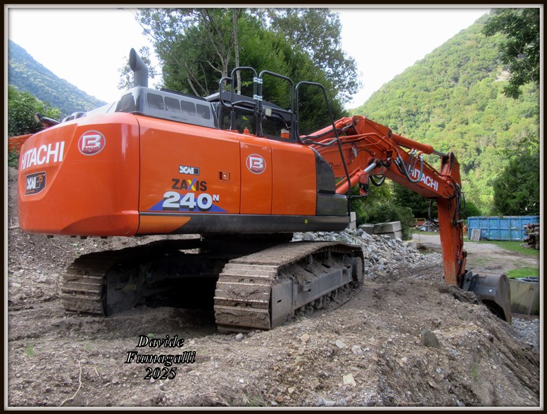 Hitachi Zaxis 240N-6 Binda 003.jpg