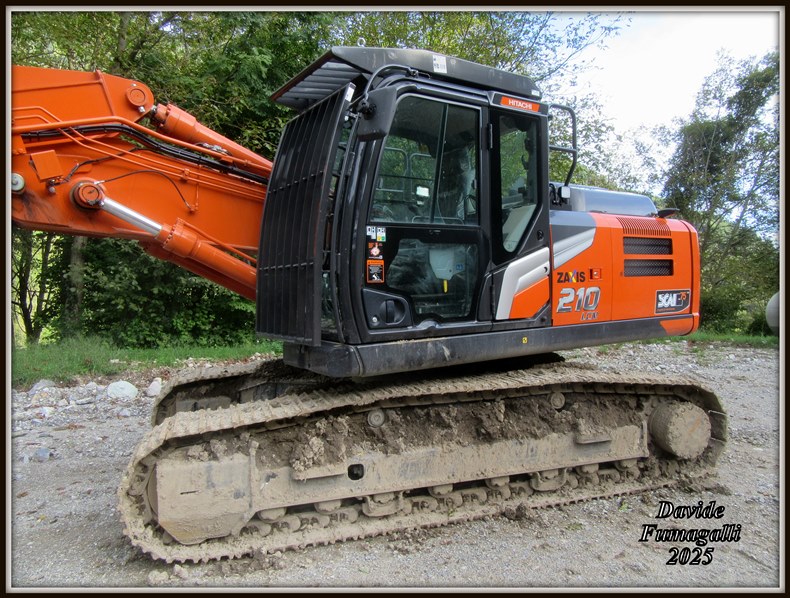 Hitachi Zaxis 210LCN-7 Binda 002.jpg