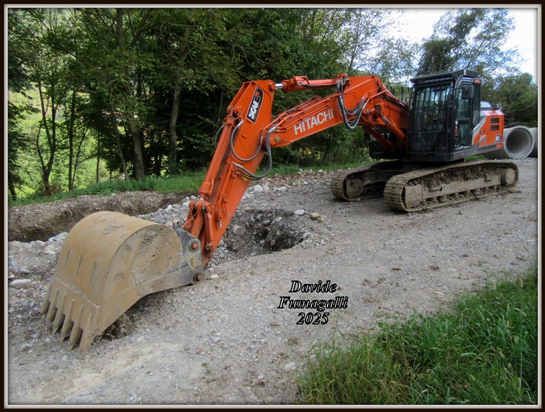 Hitachi Zaxis 210LCN-7 Binda 003.jpg
