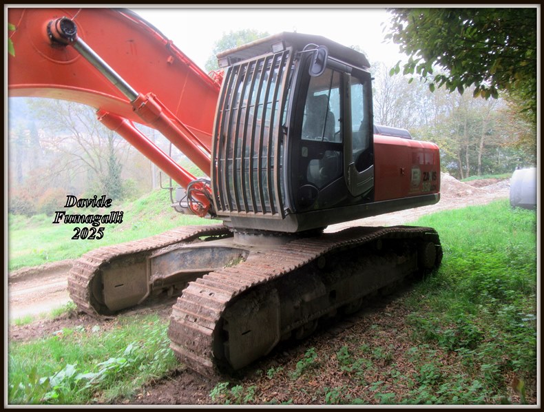 Hitachi Zaxis 350LCN-3 Binda 003.jpg