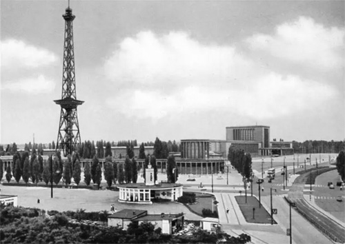 Gasolin-Gro&szlig;tankstelle am Funkturm.jpg