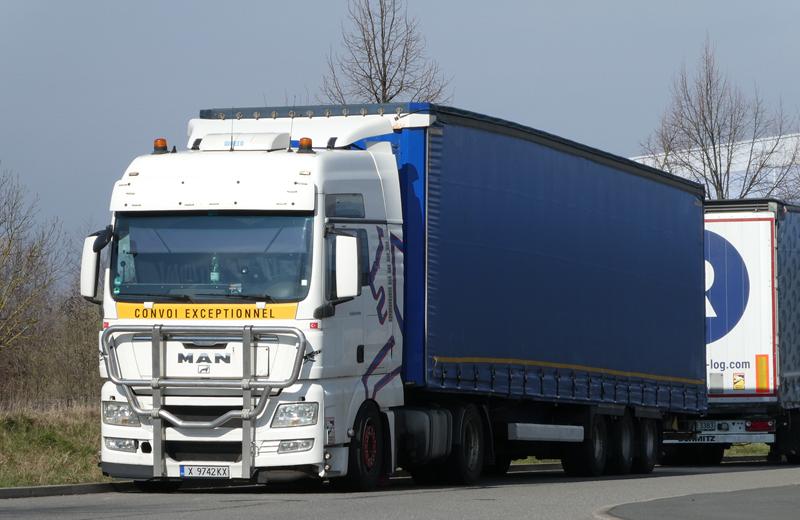MAN TGX 18.440 Convoi Exceptionnel 10 (Copy).jpg