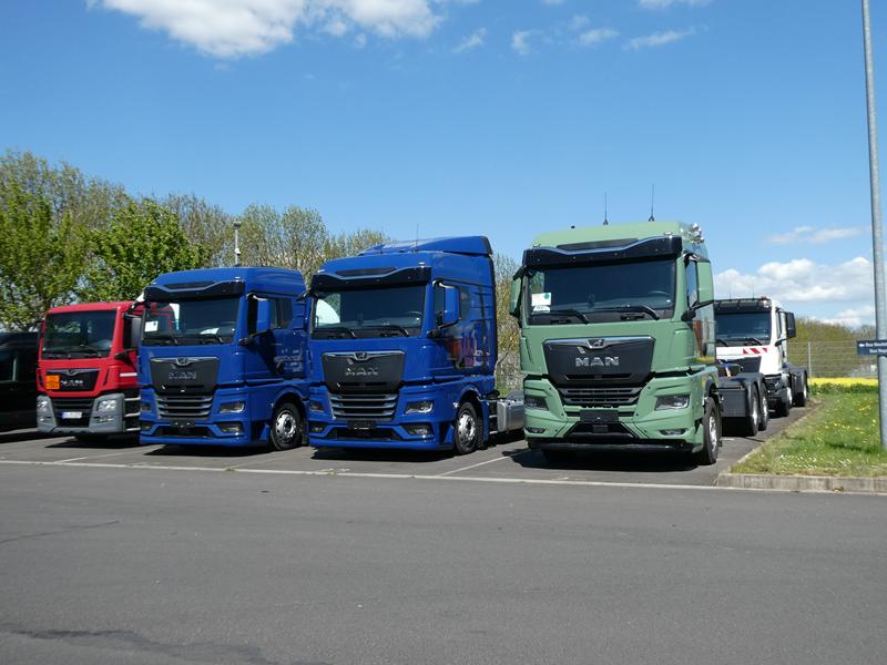 New Man TGX 18.520 SZM Blau 10 (Copy).jpg