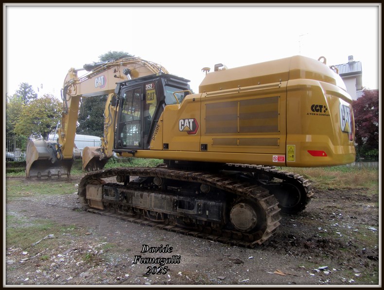 Caterpillar 352 Nespoli (3).jpg