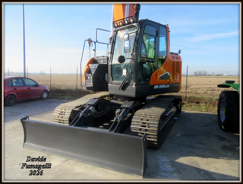 Develon DX235LCR 003.jpg