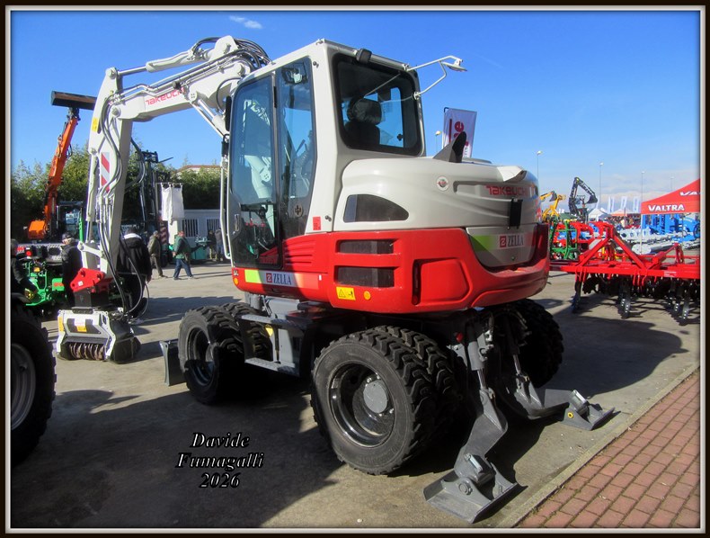 Takeuchi TB395 001.jpg