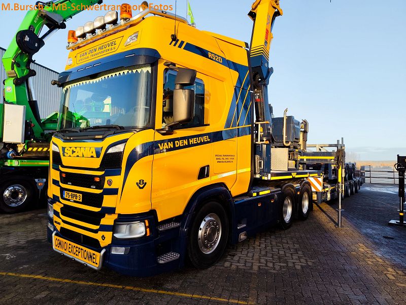 Van den Heuvel Speciaaltransporten B.V. Bakel 0002.jpg