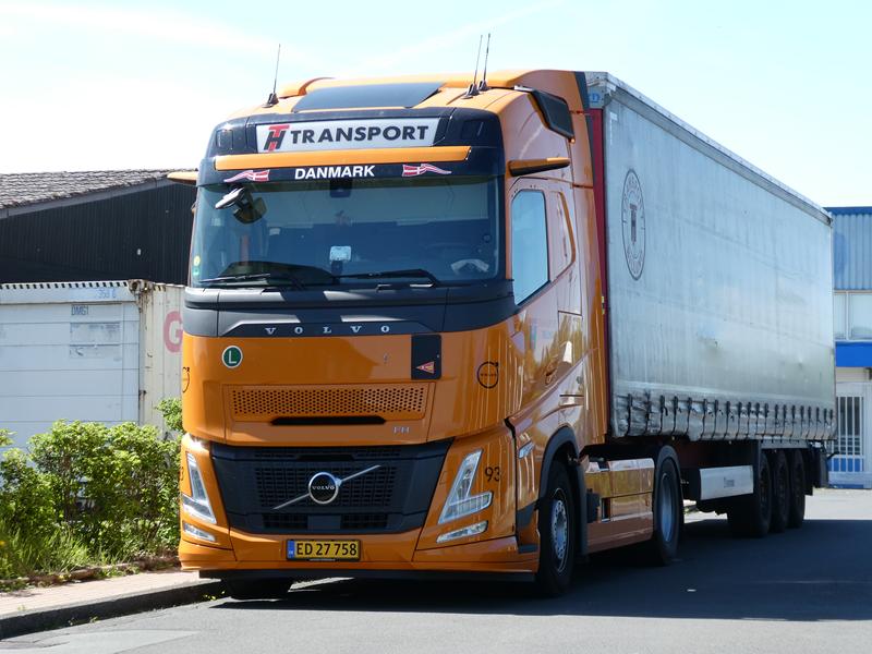 New Volvo FH 460 Aero HT Transport 2 (Copy).jpg