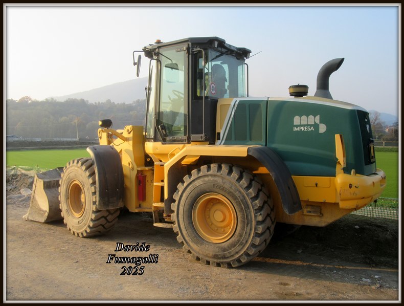 Case 621G Vitali 002.jpg