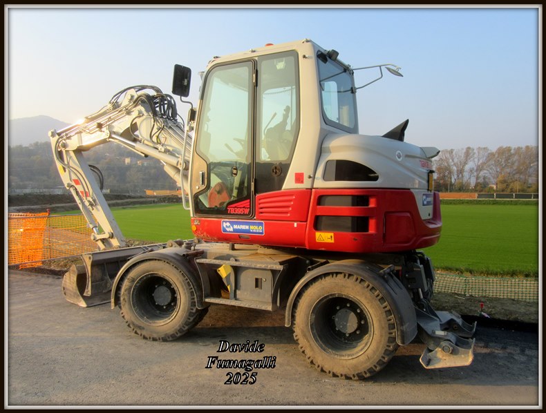 Takeuchi TB395 005.jpg