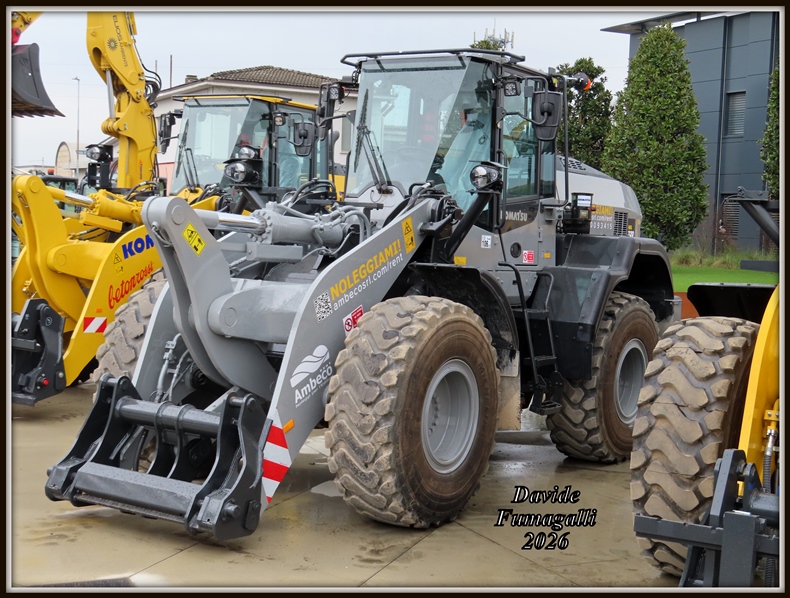 Komatsu WA320 Ambeco 001.jpg