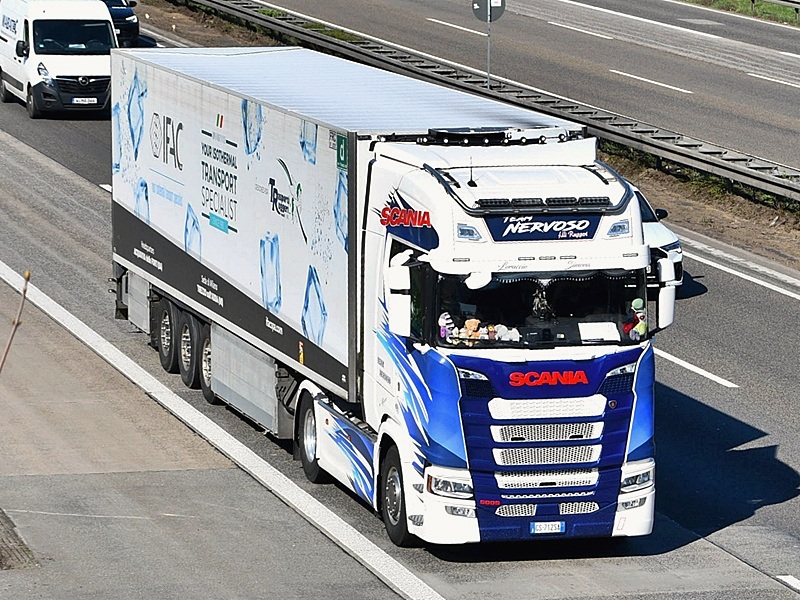 Nervoso, Ruggeri Autotrasporti, CS 7125A, I 0413.jpg