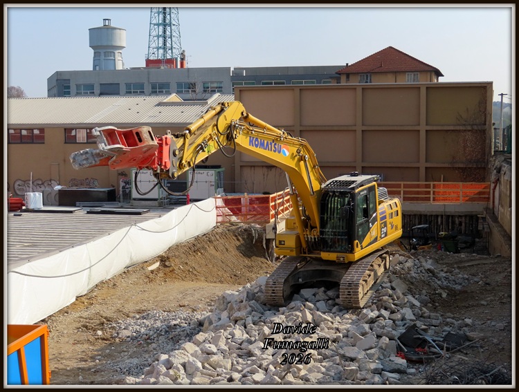 Komatsu PC210NLC-11 Foti 008.jpg