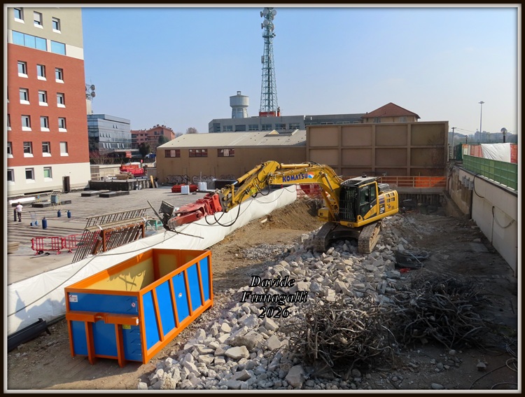 Komatsu PC210NLC-11 Foti 009.jpg