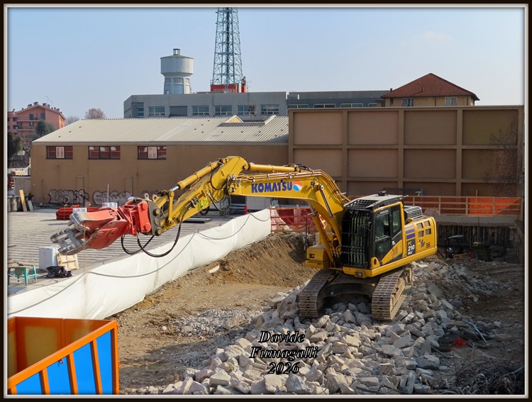 Komatsu PC210NLC-11 Foti 010.jpg