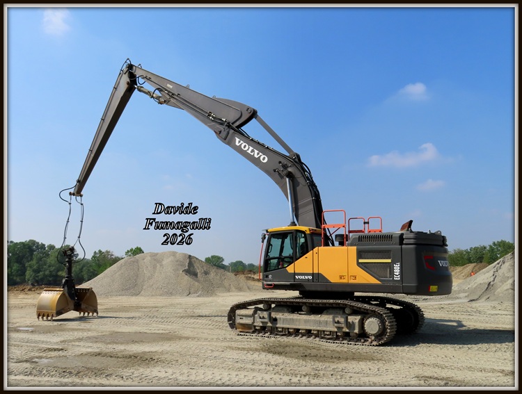 Volvo EC480E Rossini 003.jpg