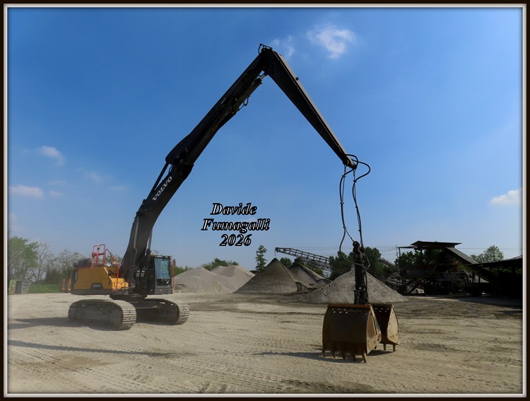Volvo EC480E Rossini 004.jpg