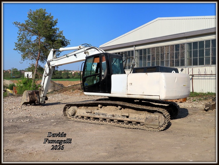 JCB JS220 Manara 001.jpg