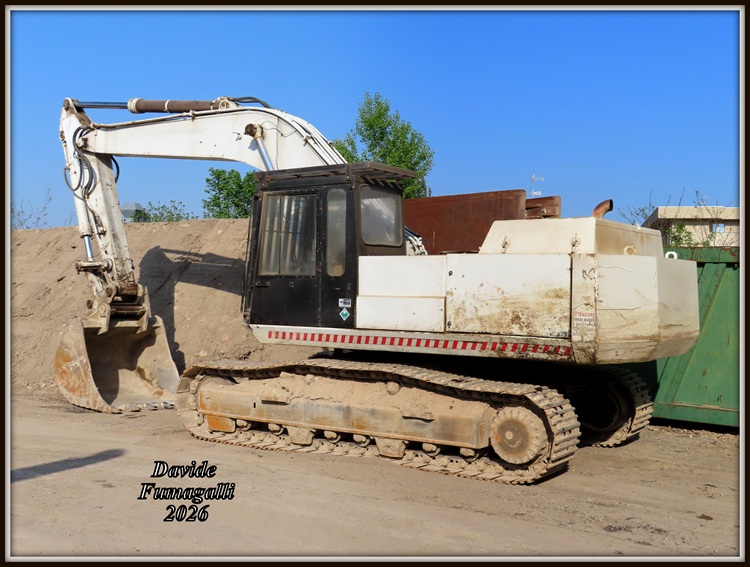 Komatsu PC300NLC-3 Manara 001.jpg