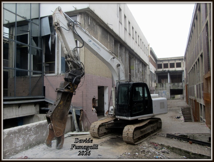Komatsu PC200E N Carrara 001.jpg